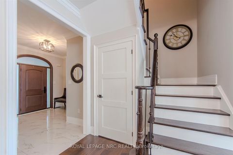 Photo 7 at 29 Grapevine Drive, Vellore Village, Vaughan