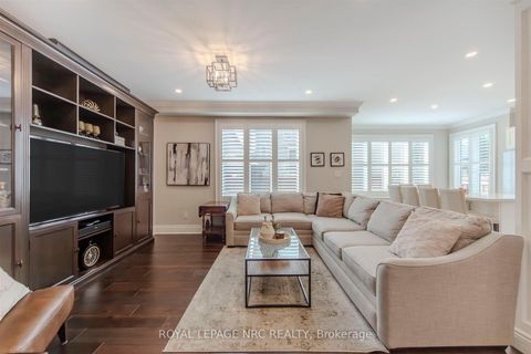 Photo 9 at 29 Grapevine Drive, Vellore Village, Vaughan
