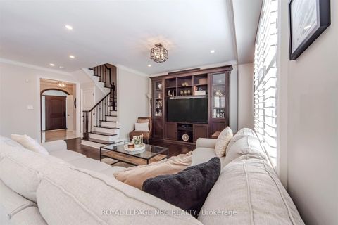 Photo 10 at 29 Grapevine Drive, Vellore Village, Vaughan