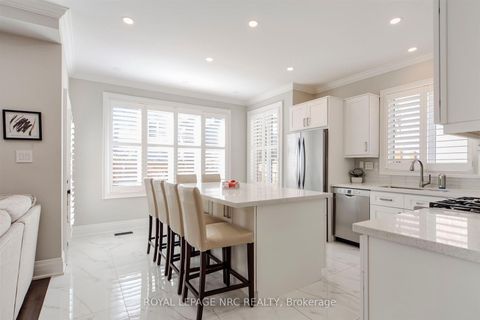 Photo 12 at 29 Grapevine Drive, Vellore Village, Vaughan