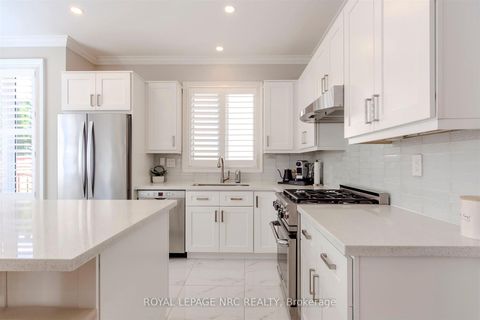 Photo 14 at 29 Grapevine Drive, Vellore Village, Vaughan