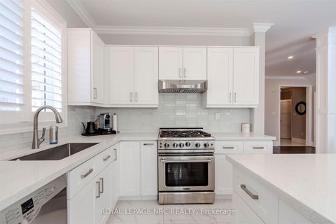 Photo 17 at 29 Grapevine Drive, Vellore Village, Vaughan