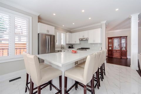Photo 18 at 29 Grapevine Drive, Vellore Village, Vaughan