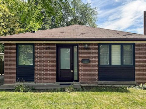 Photo 1 at 25 Evermede Drive, Donalda, Toronto