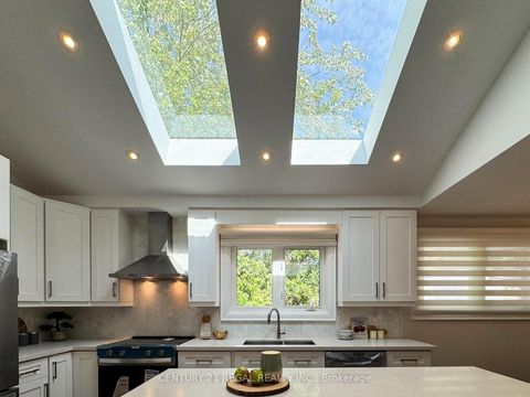 Photo 5 at 25 Evermede Drive, Donalda, Toronto
