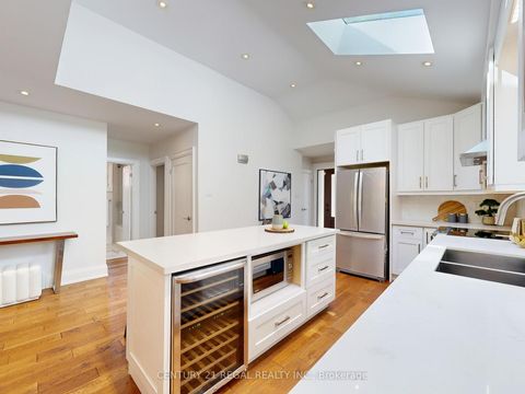 Photo 6 at 25 Evermede Drive, Donalda, Toronto