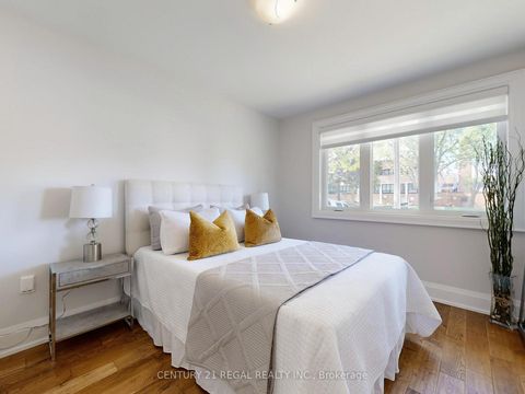 Photo 24 at 25 Evermede Drive, Donalda, Toronto