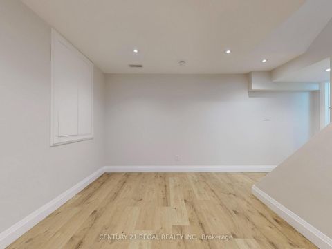 Photo 32 at 25 Evermede Drive, Donalda, Toronto