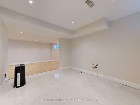 Photo 36 at 25 Evermede Drive, Donalda, Toronto