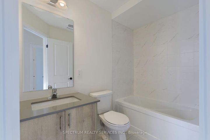 Photo 33 at 176 De La Roche Drive, Vellore Village, Vaughan