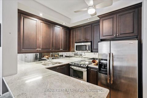 Photo 2 at 324 - 628 Fleet Street, Niagara, Toronto