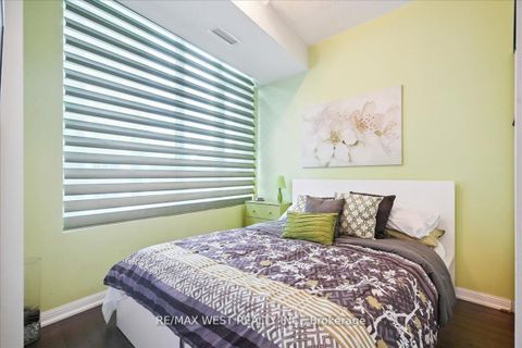 Photo 3 at 324 - 628 Fleet Street, Niagara, Toronto