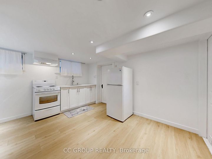 Photo 39 at 162 St Clair Avenue E, Moore Park, Toronto