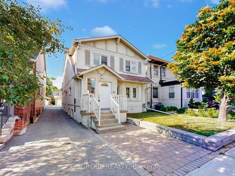 Photo 1 at 162 St Clair Avenue E, Moore Park, Toronto
