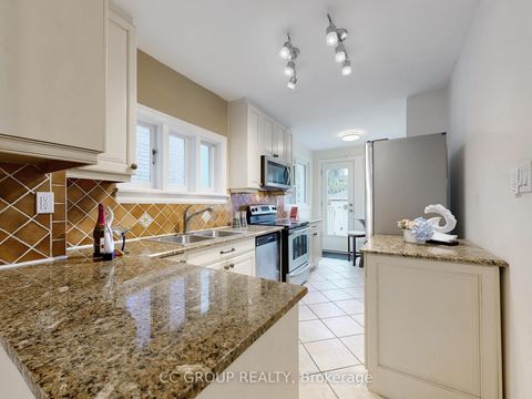 Photo 10 at 162 St Clair Avenue E, Moore Park, Toronto