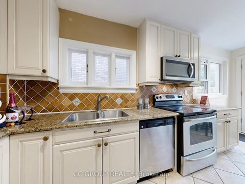 Photo 12 at 162 St Clair Avenue E, Moore Park, Toronto