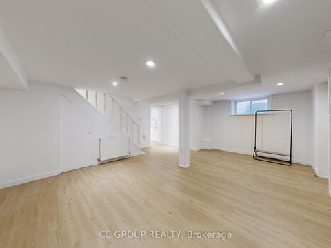Photo 33 at 162 St Clair Avenue E, Moore Park, Toronto