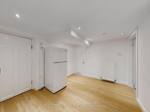 Photo 37 at 162 St Clair Avenue E, Moore Park, Toronto