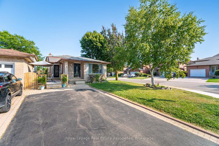 Photo 1 at 225 Golfwood Drive, Gurnett, Hamilton
