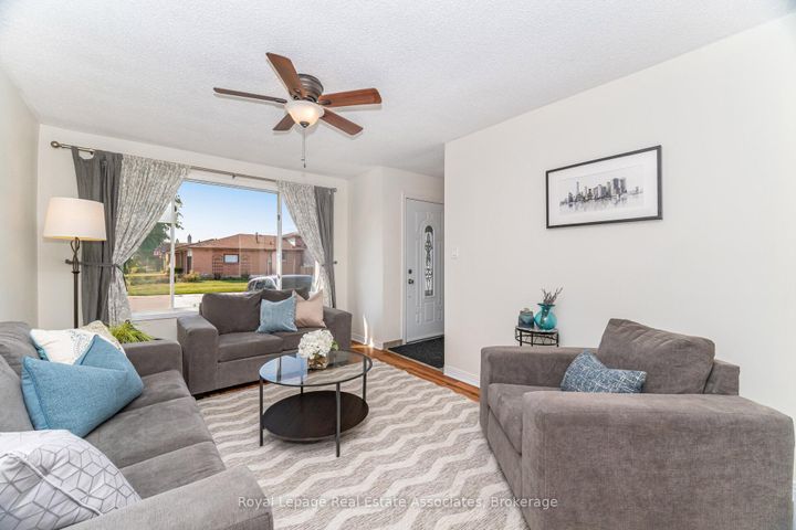 Photo 5 at 225 Golfwood Drive, Gurnett, Hamilton