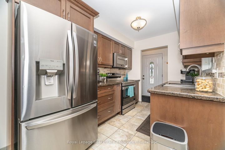 Photo 11 at 225 Golfwood Drive, Gurnett, Hamilton