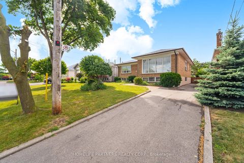 Photo 2 at 91 Denbigh Crescent, CFB, Toronto
