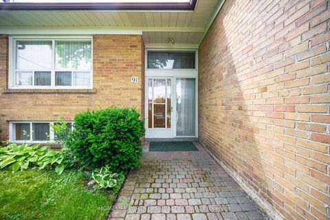 Photo 3 at 91 Denbigh Crescent, CFB, Toronto