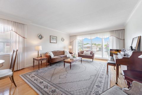 Photo 10 at 91 Denbigh Crescent, CFB, Toronto
