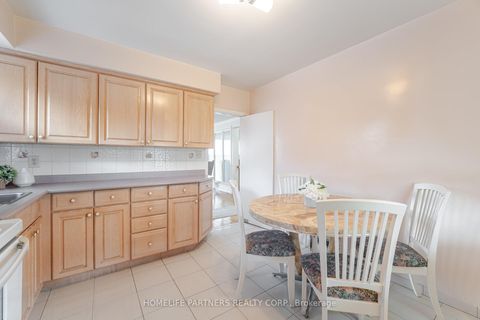 Photo 14 at 91 Denbigh Crescent, CFB, Toronto