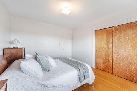 Photo 16 at 91 Denbigh Crescent, CFB, Toronto