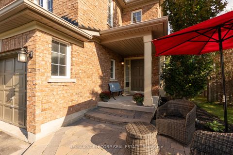 Photo 4 at 25 Aztec Court, Westbrook, Richmond Hill