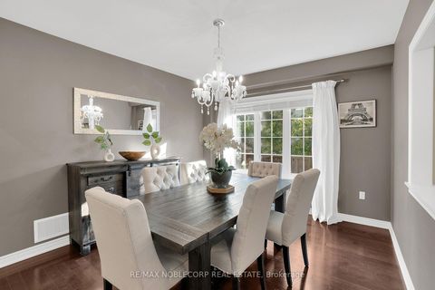 Photo 7 at 25 Aztec Court, Westbrook, Richmond Hill