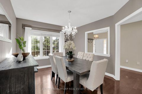 Photo 8 at 25 Aztec Court, Westbrook, Richmond Hill