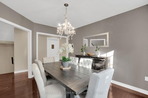 Photo 9 at 25 Aztec Court, Westbrook, Richmond Hill