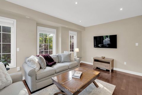 Photo 11 at 25 Aztec Court, Westbrook, Richmond Hill