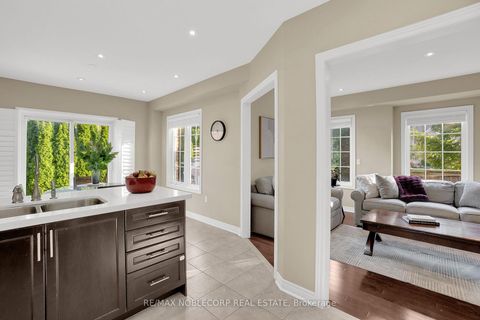 Photo 14 at 25 Aztec Court, Westbrook, Richmond Hill