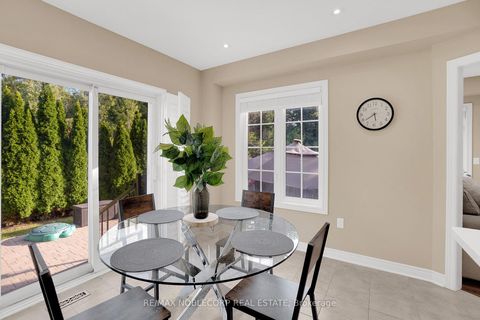 Photo 18 at 25 Aztec Court, Westbrook, Richmond Hill