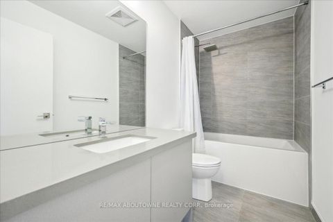 Photo 11 at 2203 - 297 Oak Walk Drive, RO River Oaks, Oakville