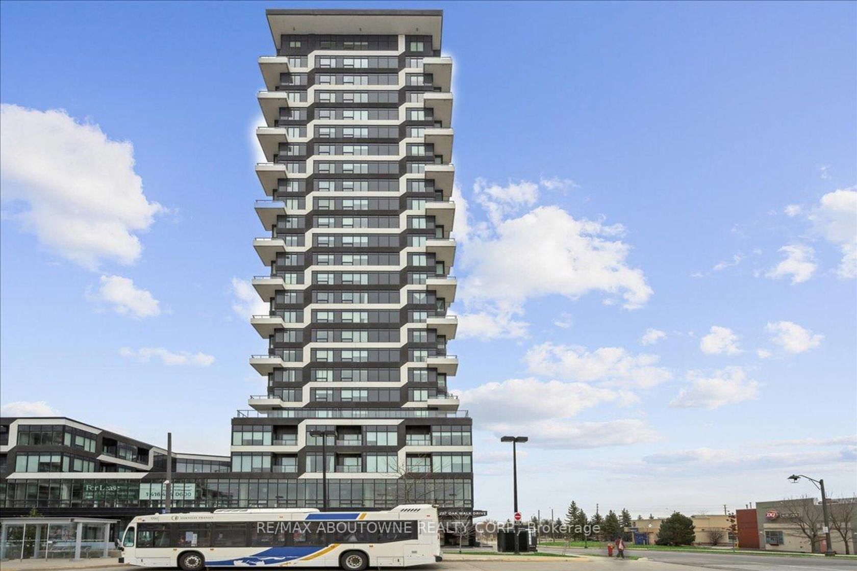 2203 - 297 Oak Walk Drive, RO River Oaks, Oakville 