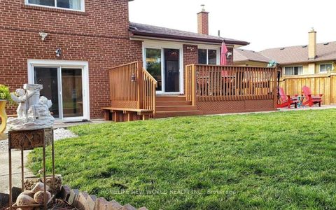 Photo 4 at 58 Marathon Crescent, Newtonbrook West, Toronto