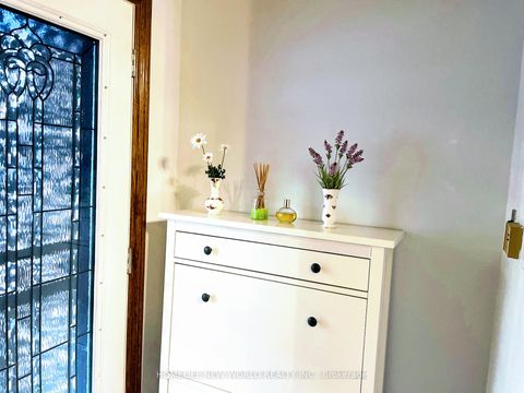 Photo 7 at 58 Marathon Crescent, Newtonbrook West, Toronto