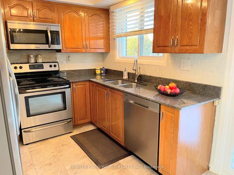 Photo 13 at 58 Marathon Crescent, Newtonbrook West, Toronto