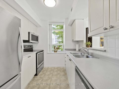 Photo 8 at 720 - 5 Rosehill Avenue, Moore Park, Toronto