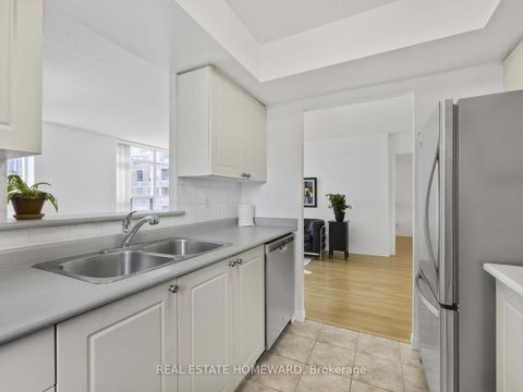 Photo 9 at 720 - 5 Rosehill Avenue, Moore Park, Toronto