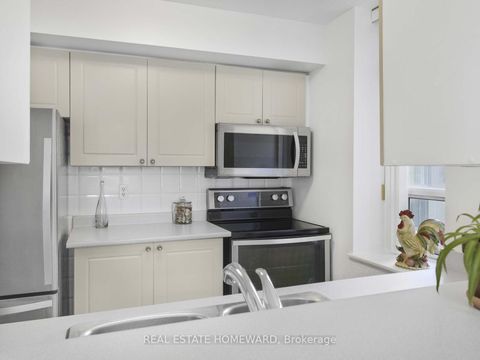 Photo 10 at 720 - 5 Rosehill Avenue, Moore Park, Toronto