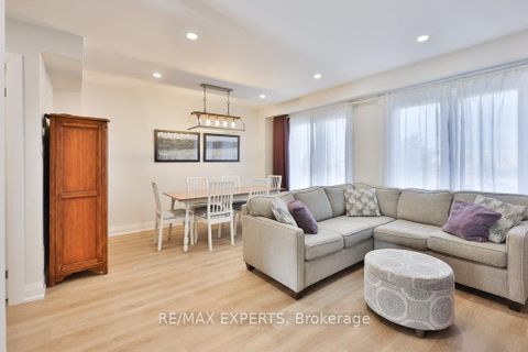 Photo 4 at 46 Lucena Crescent, Maple, Vaughan