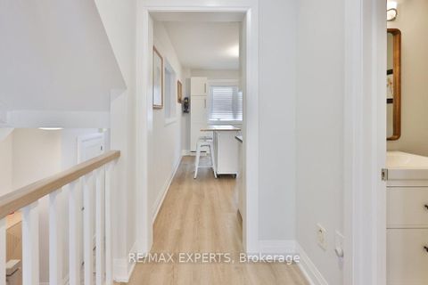 Photo 7 at 46 Lucena Crescent, Maple, Vaughan