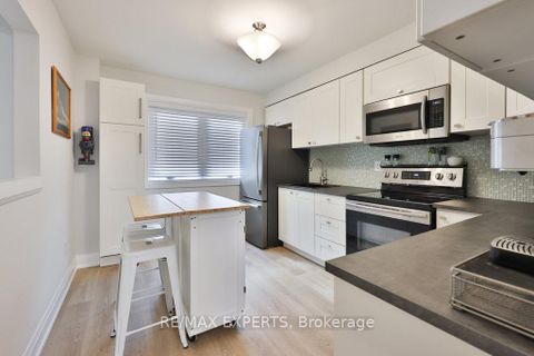 Photo 9 at 46 Lucena Crescent, Maple, Vaughan