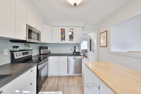 Photo 10 at 46 Lucena Crescent, Maple, Vaughan