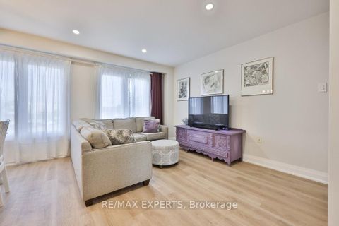 Photo 11 at 46 Lucena Crescent, Maple, Vaughan